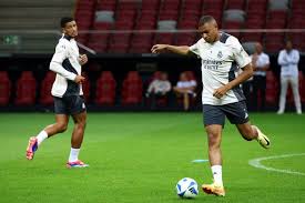 杨瀚森出战35分09秒，14中7砍下20分7板7助2断2帽